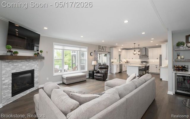 1728 John Paul Court, Oxford, MI 48371
