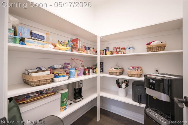 1728 John Paul Court, Oxford, MI 48371
