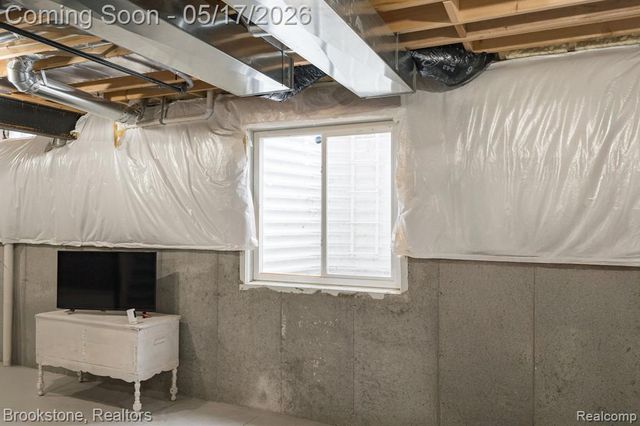 1728 John Paul Court, Oxford, MI 48371