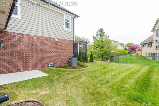 1728 John Paul Court, Oxford, MI 48371