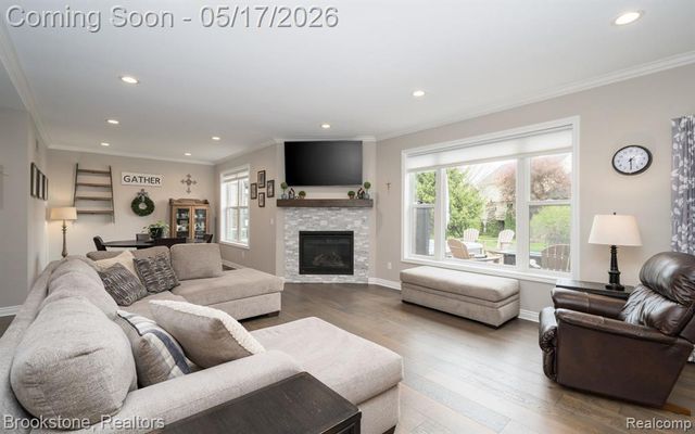 1728 John Paul Court, Oxford, MI 48371