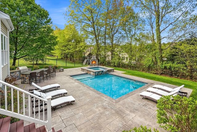 82 Hardwick Rd, Ashland, MA 01721