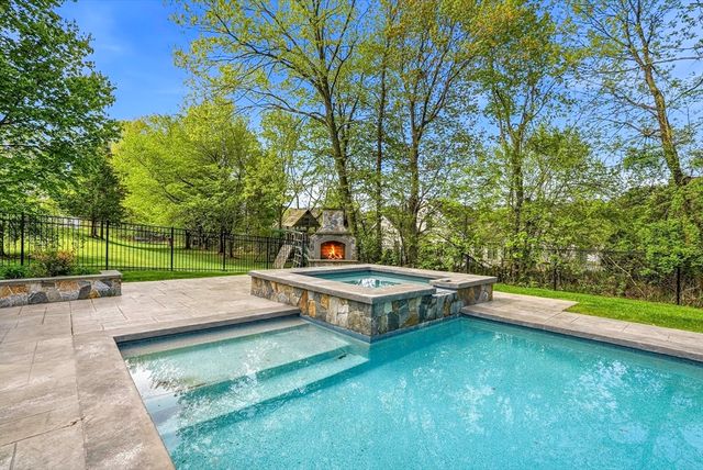 82 Hardwick Rd, Ashland, MA 01721