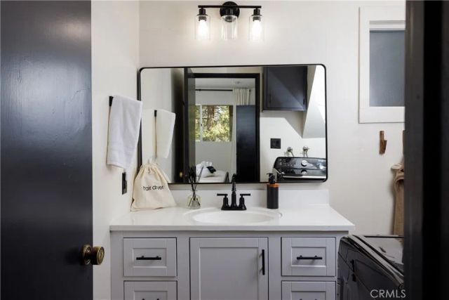 825 Lake View Lane, Twin Peaks, CA 92391