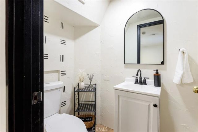 825 Lake View Lane, Twin Peaks, CA 92391