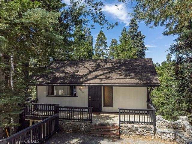 825 Lake View Lane, Twin Peaks, CA 92391