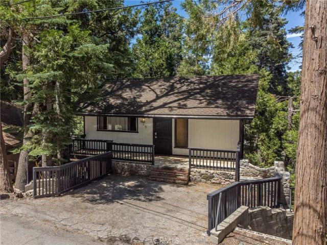 825 Lake View Lane, Twin Peaks, CA 92391