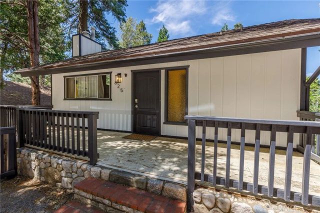 825 Lake View Lane, Twin Peaks, CA 92391