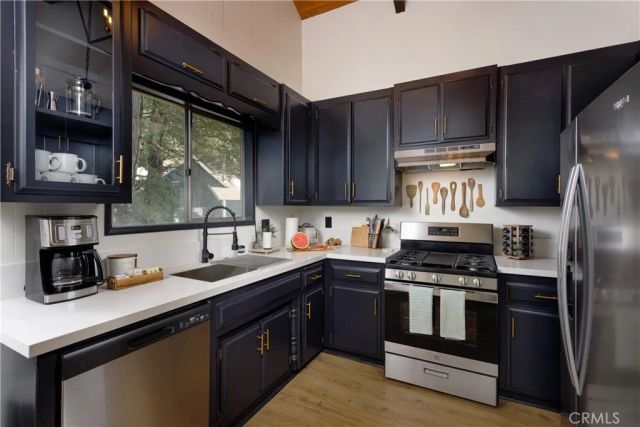 825 Lake View Lane, Twin Peaks, CA 92391