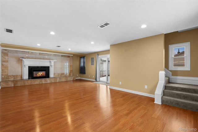 4205 Harding Street, Dearborn Heights, MI 48125