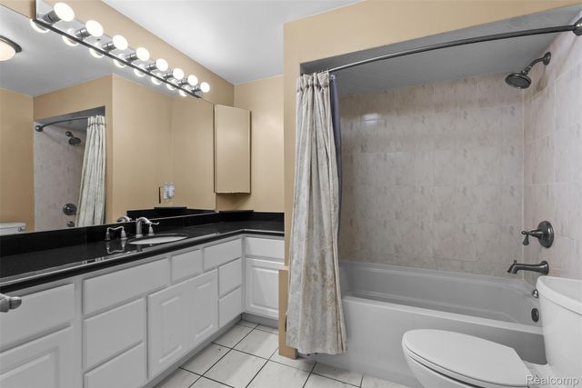 4205 Harding Street, Dearborn Heights, MI 48125