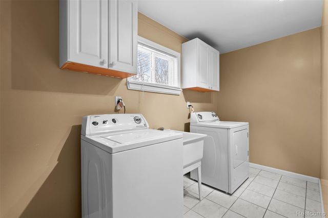 4205 Harding Street, Dearborn Heights, MI 48125