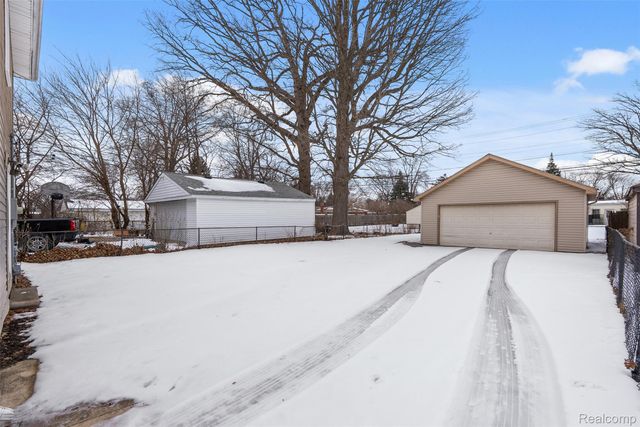 4205 Harding Street, Dearborn Heights, MI 48125