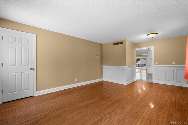 4205 Harding Street, Dearborn Heights, MI 48125