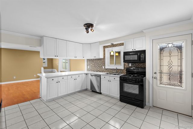 4205 Harding Street, Dearborn Heights, MI 48125