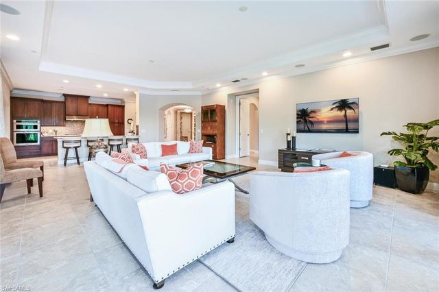 2764 Tiburon BLVD E 3-101, Naples, FL 34109