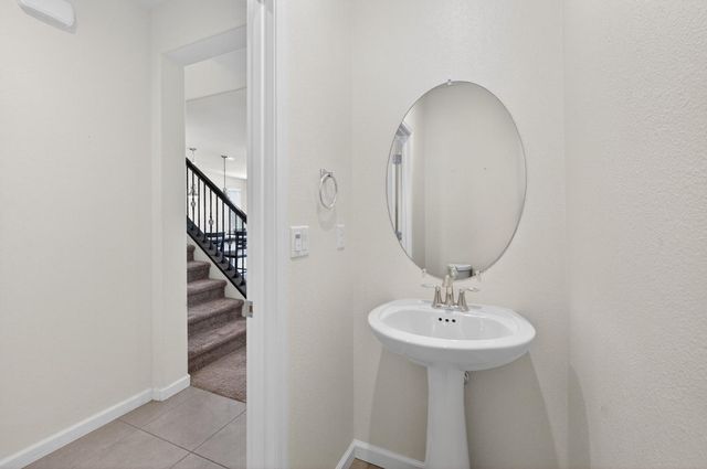 6148 E Bishop Lane, Fresno, CA 93727