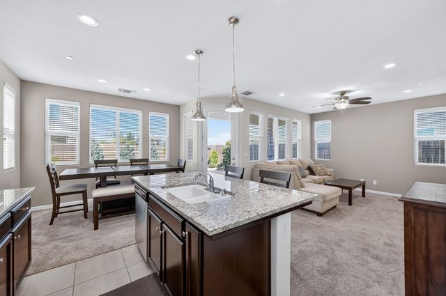 6148 E Bishop Lane, Fresno, CA 93727