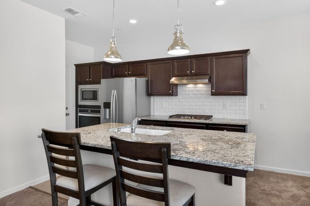 6148 E Bishop Lane, Fresno, CA 93727