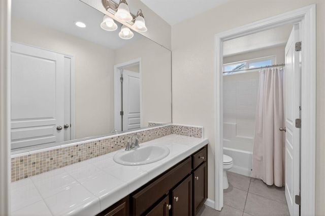 6148 E Bishop Lane, Fresno, CA 93727