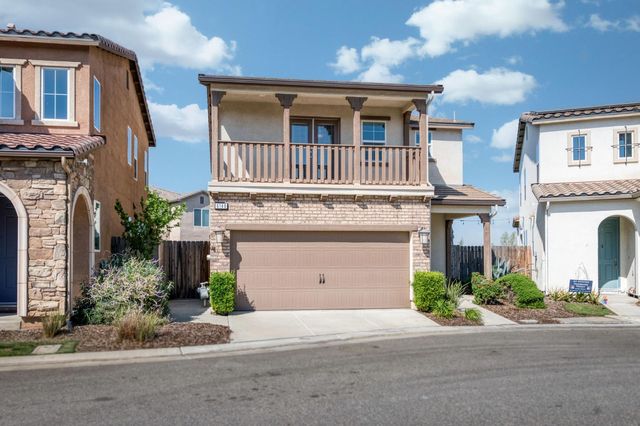 6148 E Bishop Lane, Fresno, CA 93727