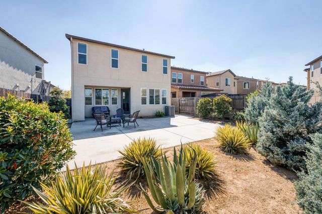 6148 E Bishop Lane, Fresno, CA 93727