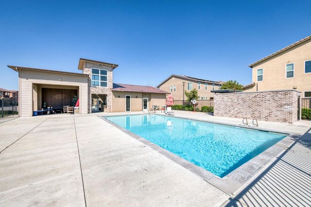 6148 E Bishop Lane, Fresno, CA 93727