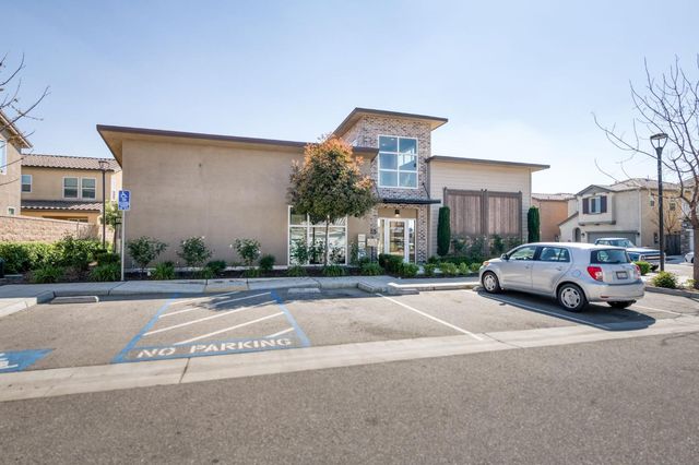 6148 E Bishop Lane, Fresno, CA 93727