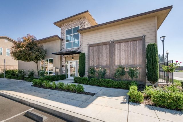 6148 E Bishop Lane, Fresno, CA 93727