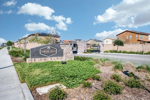 6148 E Bishop Lane, Fresno, CA 93727