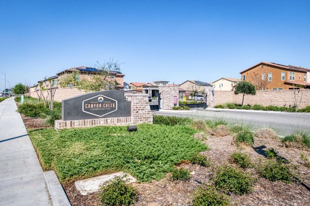 6148 E Bishop Lane, Fresno, CA 93727