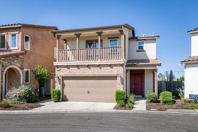 6148 E Bishop Lane, Fresno, CA 93727