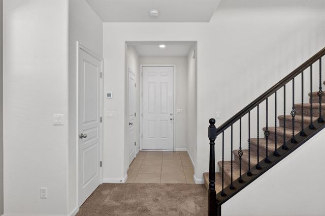 6148 E Bishop Lane, Fresno, CA 93727