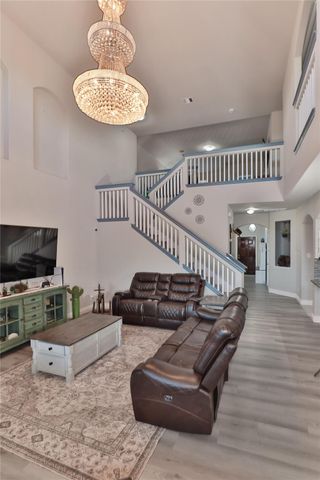 107 Forest Bend Court, Clute, TX 77531