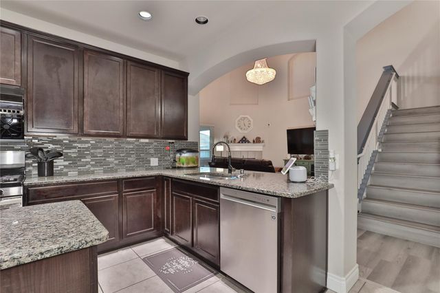 107 Forest Bend Court, Clute, TX 77531