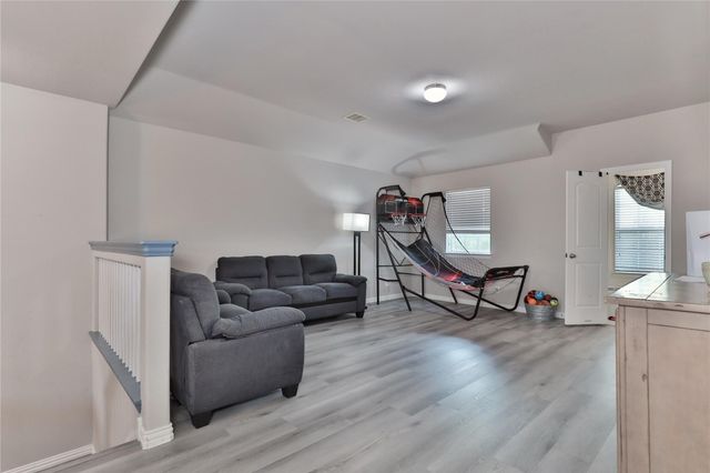 107 Forest Bend Court, Clute, TX 77531