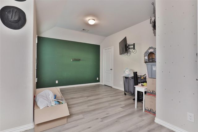 107 Forest Bend Court, Clute, TX 77531