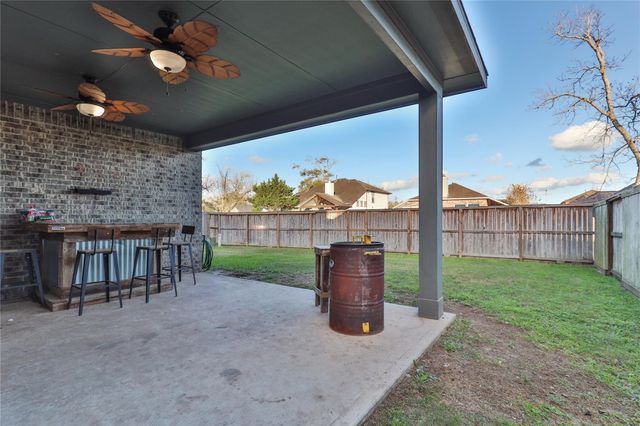 107 Forest Bend Court, Clute, TX 77531