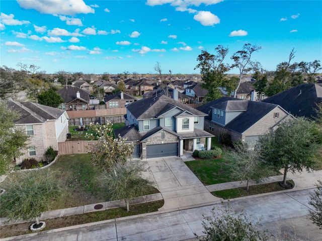 107 Forest Bend Court, Clute, TX 77531