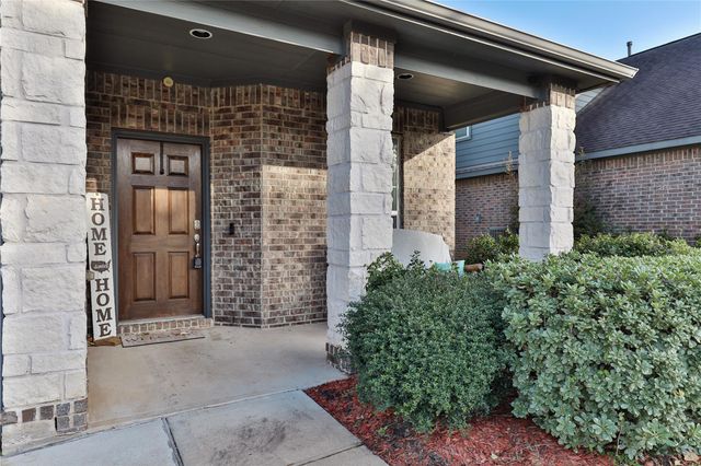 107 Forest Bend Court, Clute, TX 77531