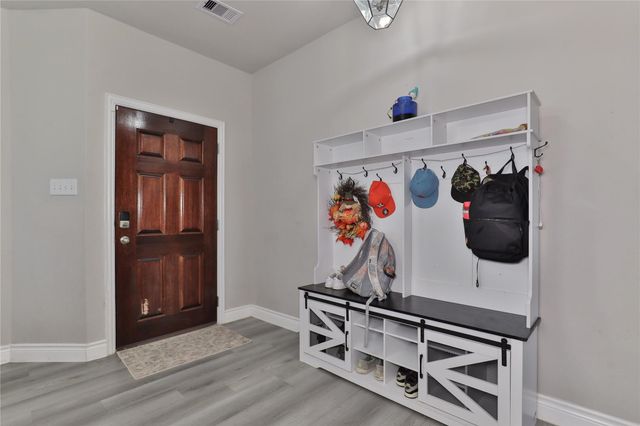 107 Forest Bend Court, Clute, TX 77531