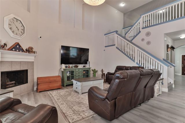 107 Forest Bend Court, Clute, TX 77531