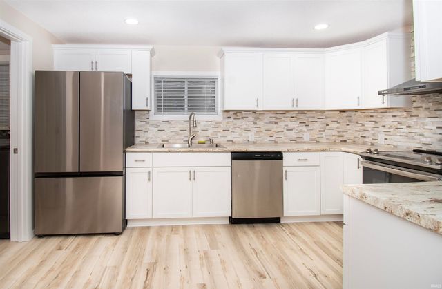 102 Lovette Street, Wolcottville, IN 46795