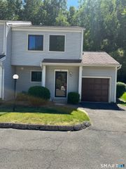 52 Deer Run 52, Bethel, CT 06801