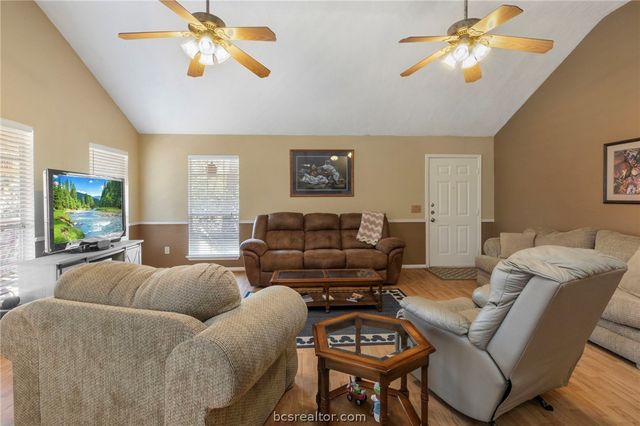 701 Birch Forest, Somerville, TX 77879