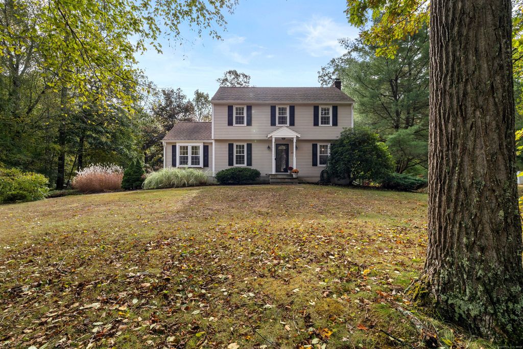 25 Olde Orchard Road, Clinton, CT 06413