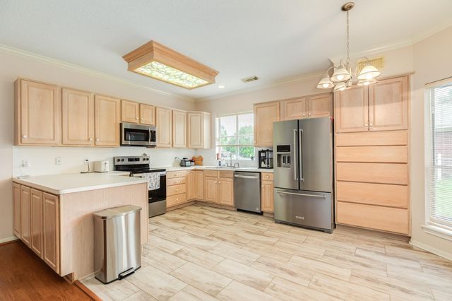 54 Peppermint Court, Lake Jackson, TX 77566