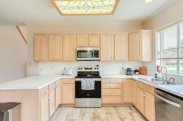 54 Peppermint Court, Lake Jackson, TX 77566