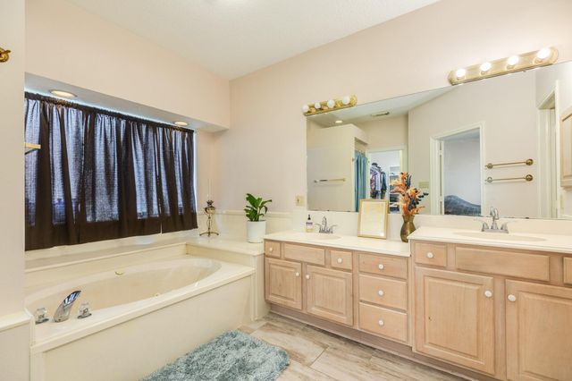 54 Peppermint Court, Lake Jackson, TX 77566