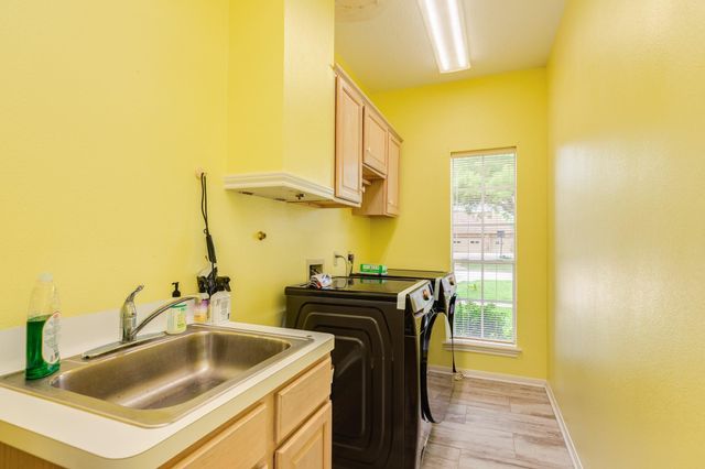 54 Peppermint Court, Lake Jackson, TX 77566